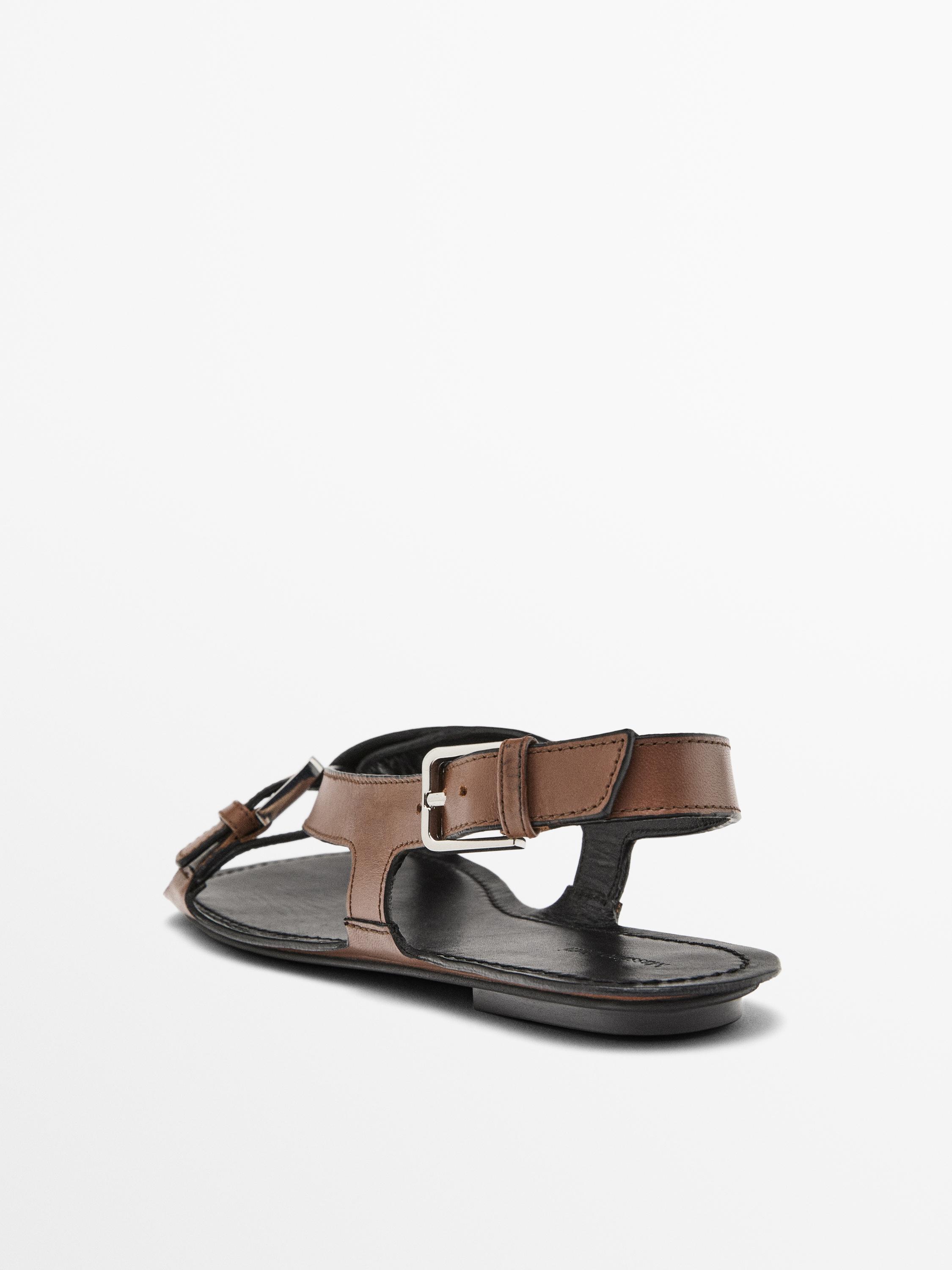 Flat leather sandals with buckles